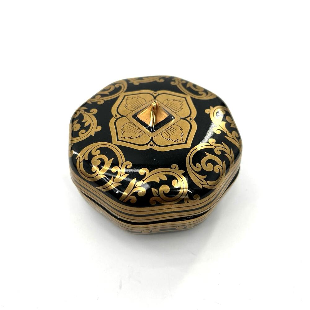 Neiman Marcus porcelain jar candle with lid